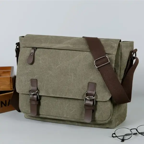 Umhängetasche im Messenger-Stil mit Laptopfach und Schnallen