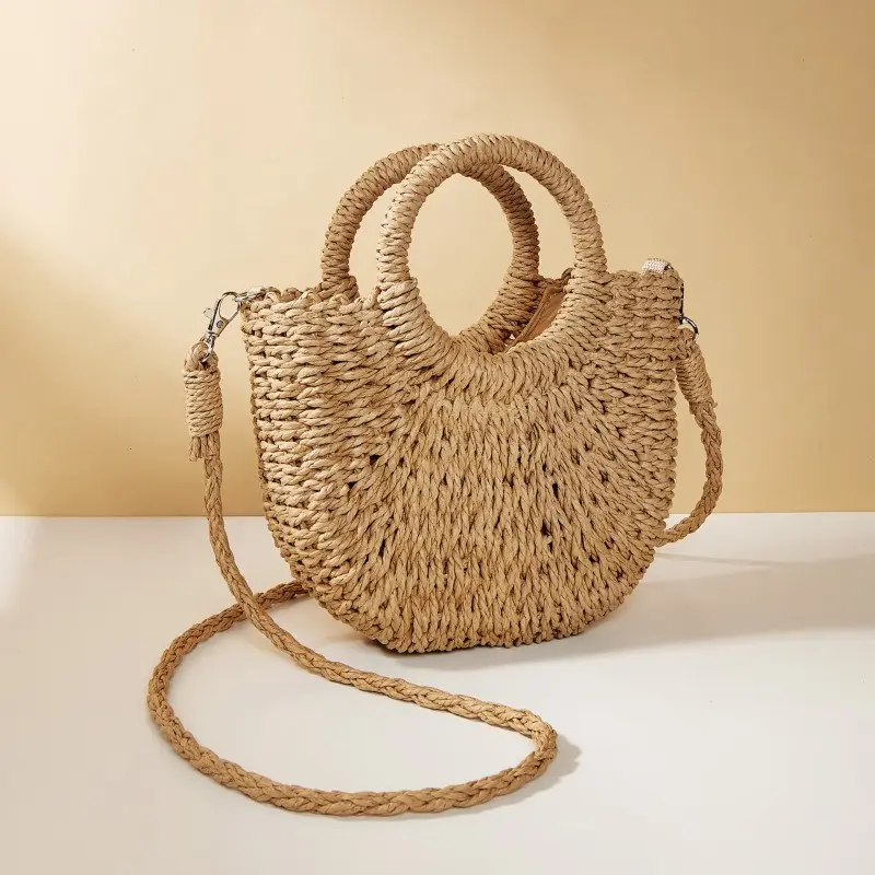 Halbmondförmige geflochtene Tasche in Naturbeige mit runden Henkeln und langem Riemen