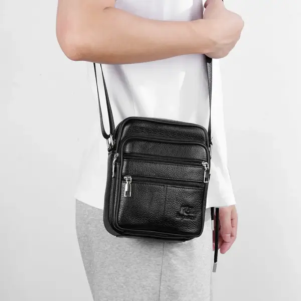 Handtasche mit Umhängegurt Herren aus Leder, Reißverschlussfächer – Bild 3