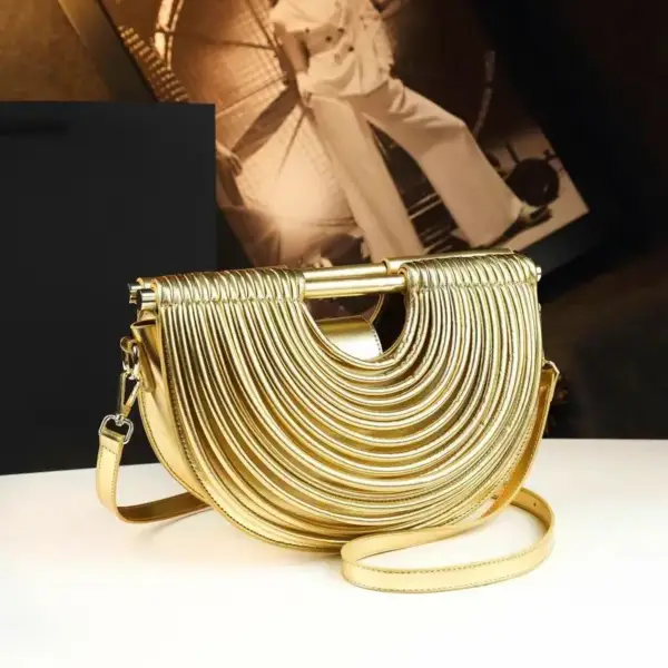 Goldene Umhängetasche Damen aus Kunstleder in Halbmondform – Bild 2