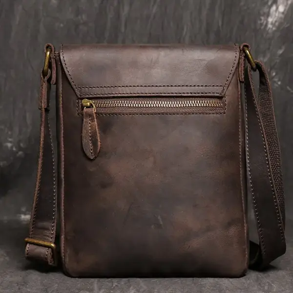 Umhängetasche Leder Braun im Vintage-Stil mit Klappe – Bild 3