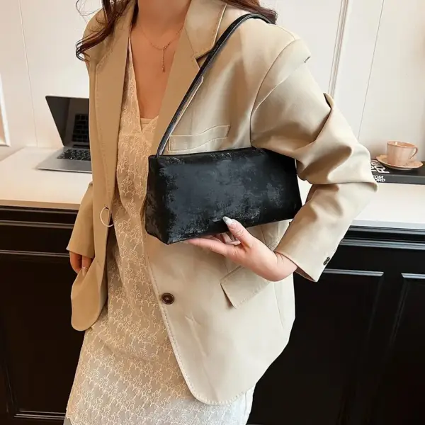 Kleine Schultertasche Damen im Baguette-Stil mit Henkel und Gurt – Bild 2