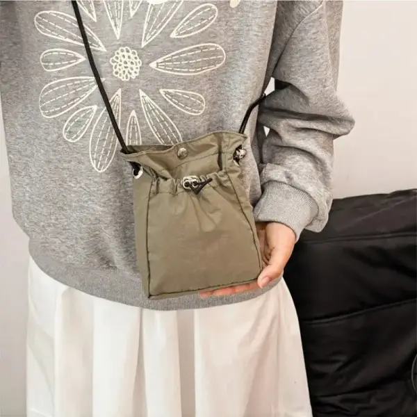 Handytasche zum Umhängen für Wanderungen mit Kordelzug – Bild 2