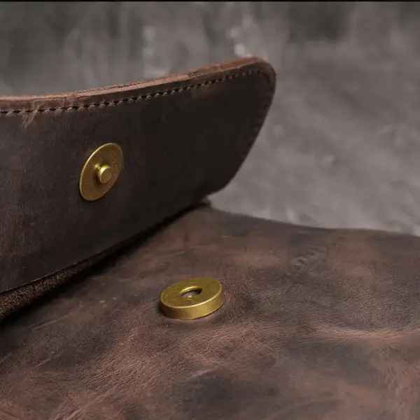 Umhängetasche Leder Braun im Vintage-Stil mit Klappe – Bild 4