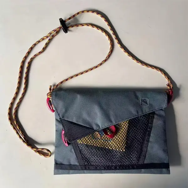 Umhängetasche Herren mit Netztasche und Kordelriemen – Bild 4