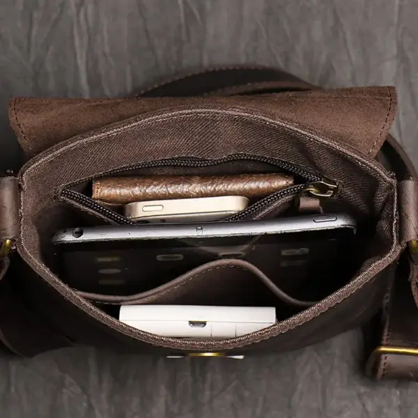 Umhängetasche Leder Braun im Vintage-Stil mit Klappe – Bild 5